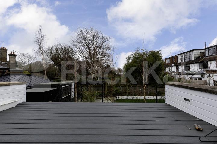 			3 Bedroom, 1 bath, 1 reception Flat			 Pages Lane, Muswell Hill